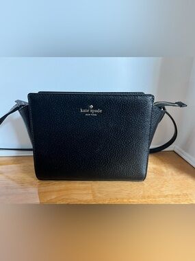Kate Spade Grand Street Hayden ~Black Pebbled Leather Zip Pouch with Gold Logo